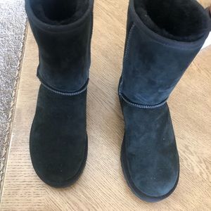 Uggs black classic short size 9